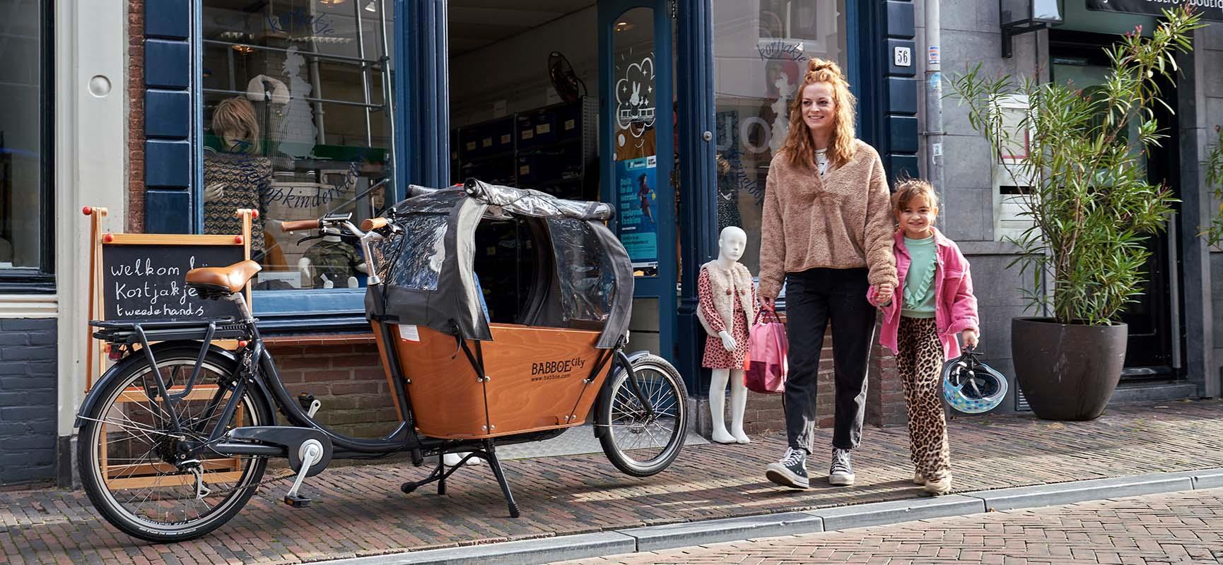 Long john cargo bike ideal for urban cycling City Babboe